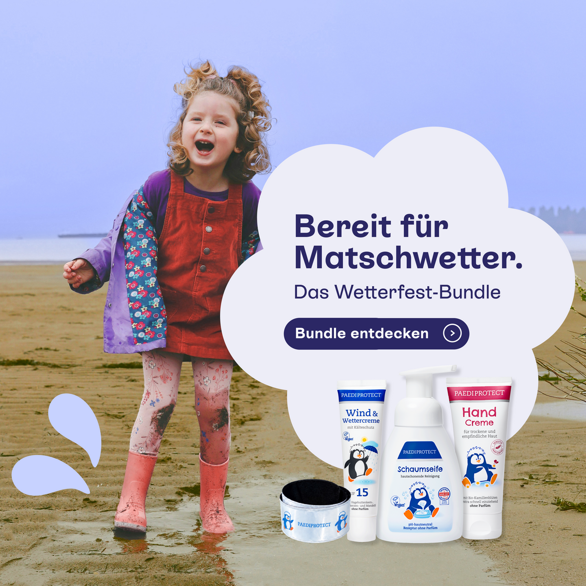 Kind am Strand mit Mütze, daneben das Wetterfest Bundle: Bereit für Matschwetter.
