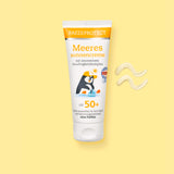 PAEDIPROTECT Meeressonnencreme LSF 50+ in der Tube, daneben ein Klecks Creme.