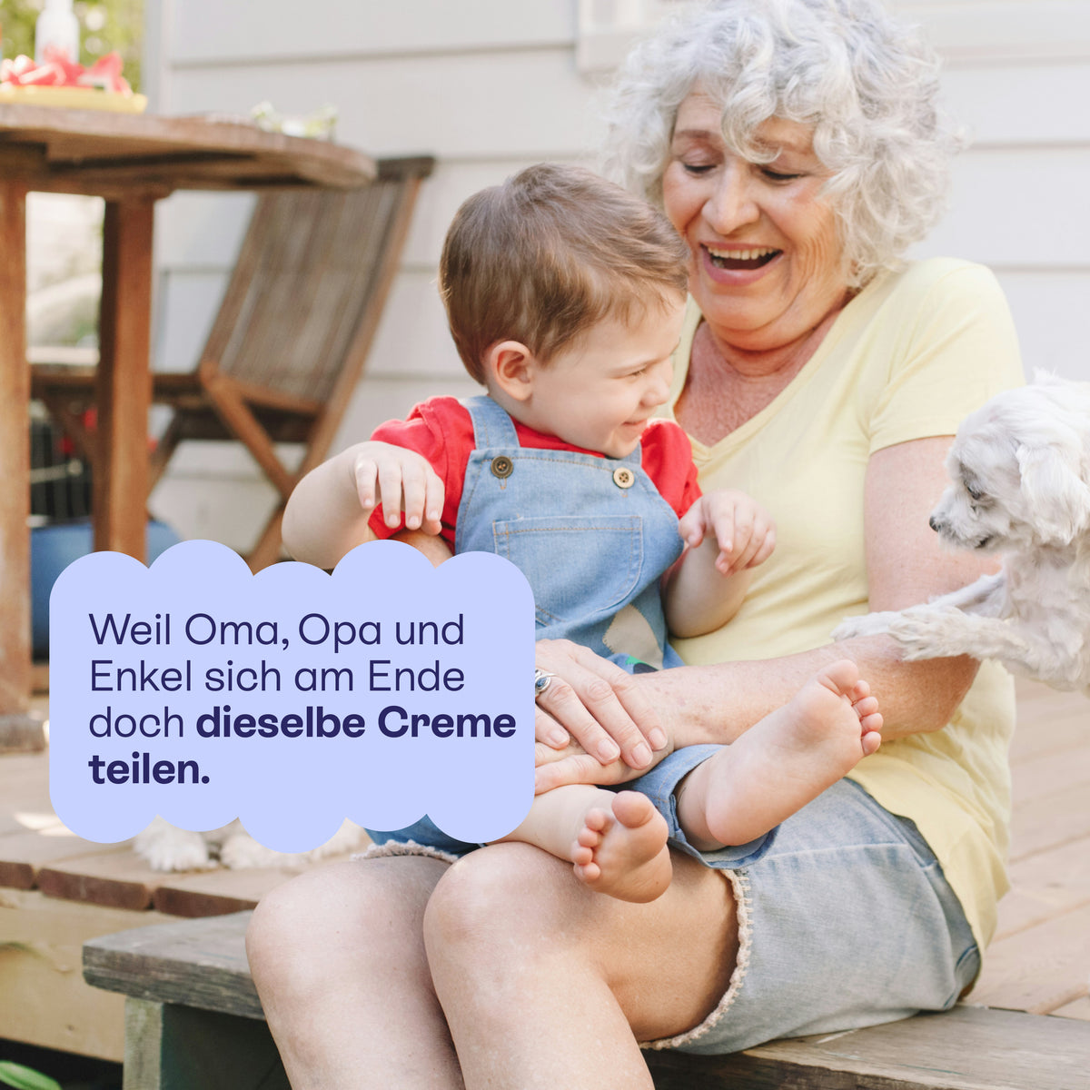 Oma mit Enkelkind: Oma, Opa und Enkel teilen sich dieselbe Creme.