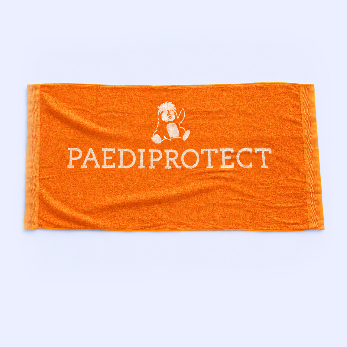Oranges PAEDIPROTECT Badetuch mit weißem Pinguin Pauli.