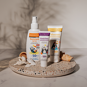 Startseite 1 Sonnenschutzprodukte auf einem Tisch
