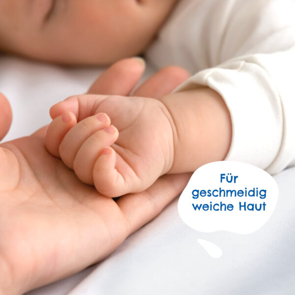 Startseite 8 a baby's hand in a person's hand