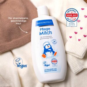 Die PAEDIPROTECT Pflegemilch mit blauem Hintergrund