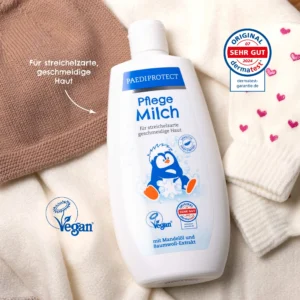 Die PAEDIPROTECT Pflegemilch mit blauem Hintergrund
