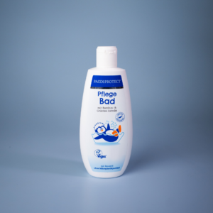 a white bottle with blue label - PAEDIPROTECT Pflegebad